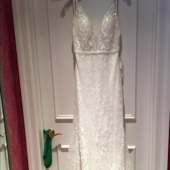 Calla Blanche Wedding Dress - Picture 8 of 12